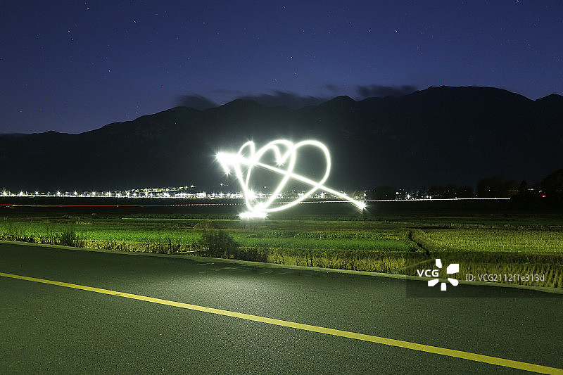 情人节配图光绘丘比特之箭图片素材