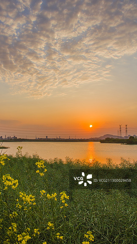 夕照凤鸣湖图片素材