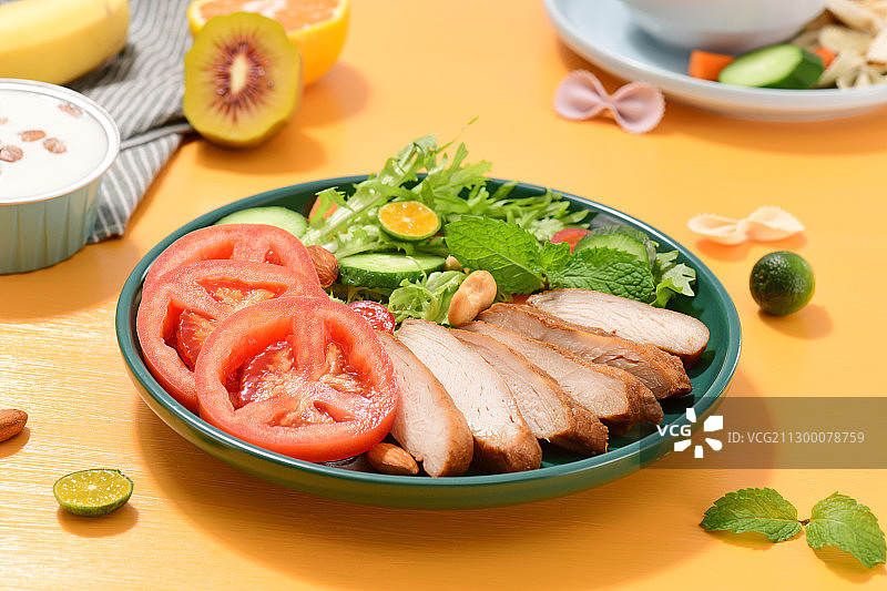 健康鸡胸肉沙拉图片素材