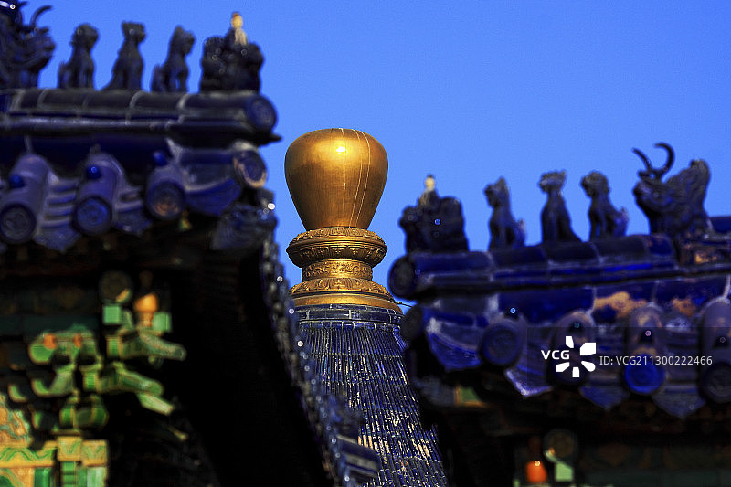 蓝色宫殿脊兽与皇穹宇宝顶图片素材