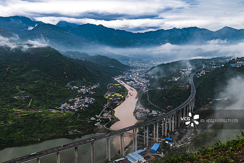 雅西高速穿山越岭图片素材