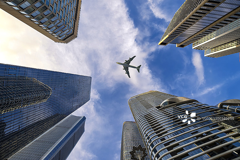 仰视深圳前海摩天建筑群图片素材