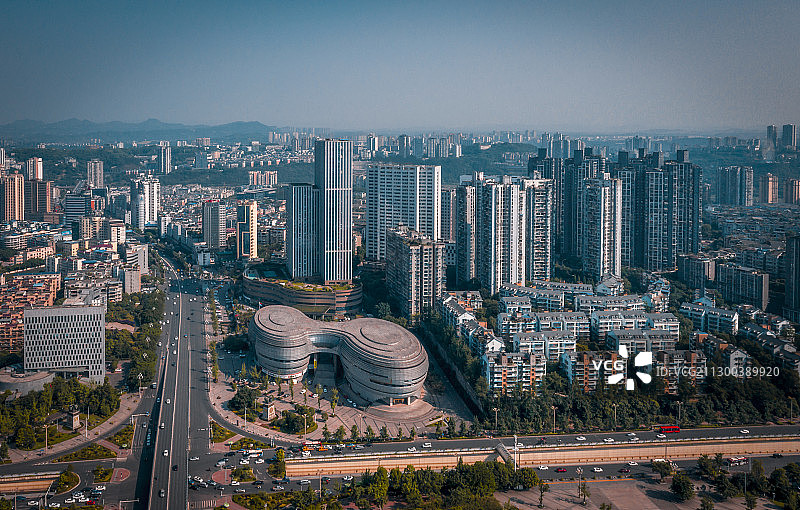 《酒城新貌》拍摄于中国四川著名酒产业基地泸州。图片素材