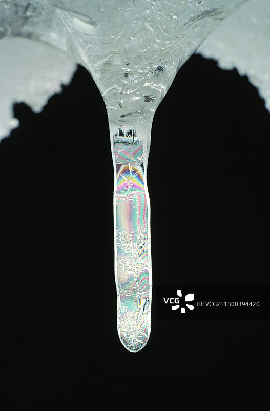 冰柱的偏振光照片图片素材