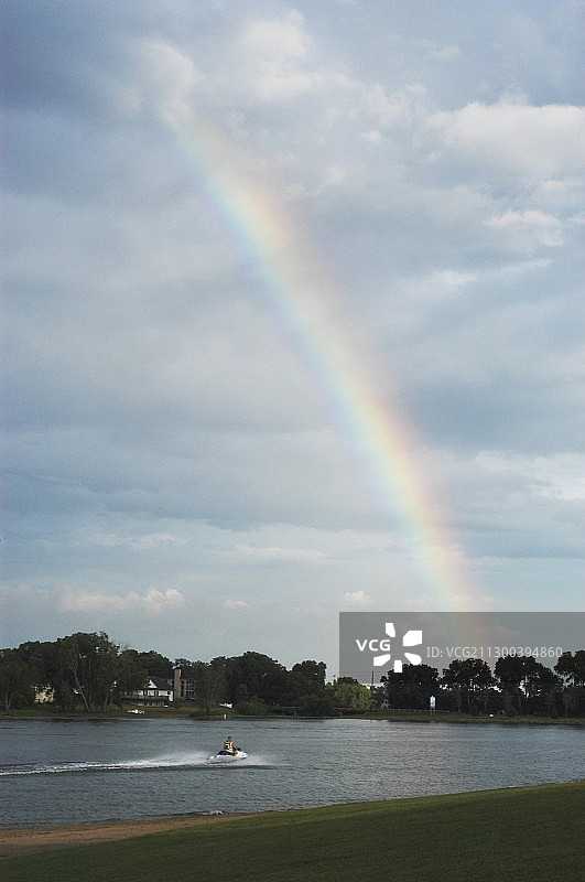 湖上的彩虹图片素材