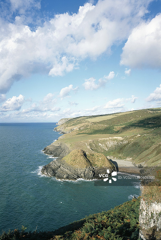 多岩石的海岸线图片素材