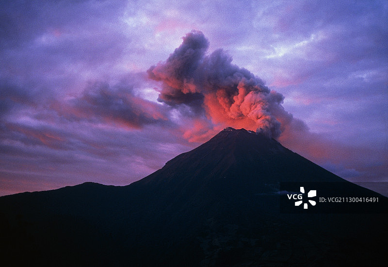通古拉瓦火山图片素材