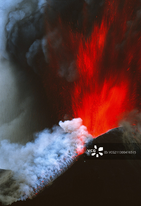 埃特纳火山喷发图片素材