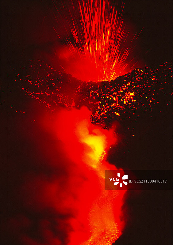 埃特纳火山喷发图片素材