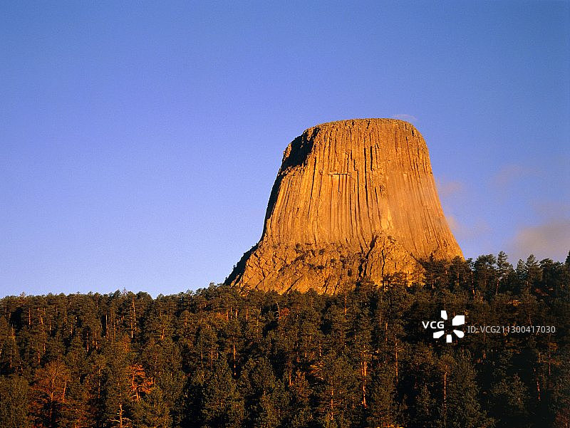 玄武岩露头的魔鬼塔图片素材