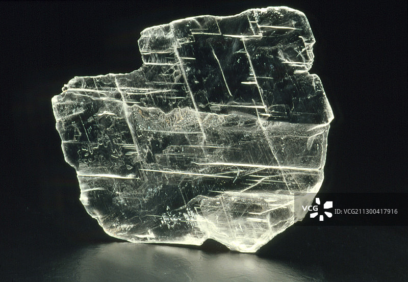 石膏类亚种：透石膏样本展示图片素材