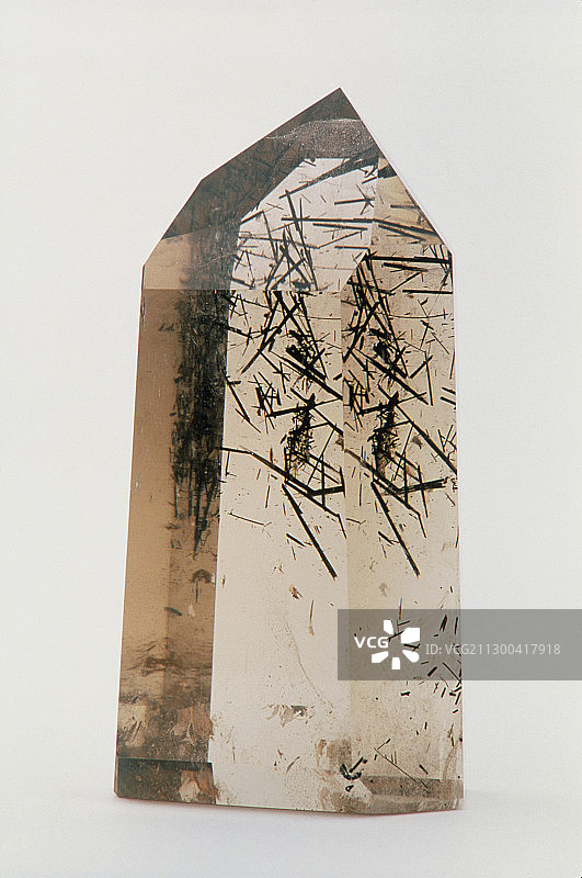 含电气石包裹体的烟晶图片素材