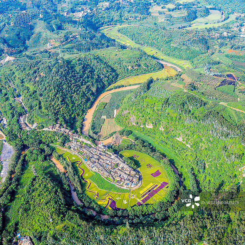云南省昆明市宜良县小湾村彩色水稻图片素材