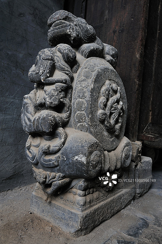 北京胡同里四合院门前的门墩图片素材