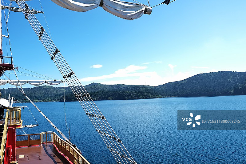 日本箱根-芦之湖上海盗船视角图片素材