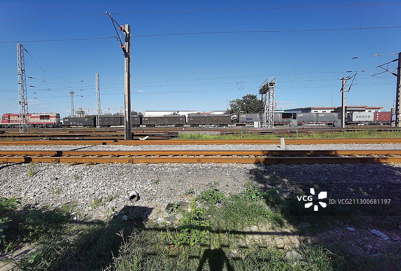 北京铁路局丰台段拉货火车图片素材