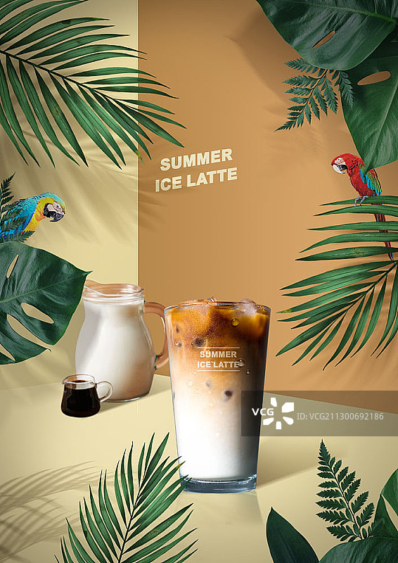 玻璃杯中拿铁咖啡与夏季树叶合成图片素材