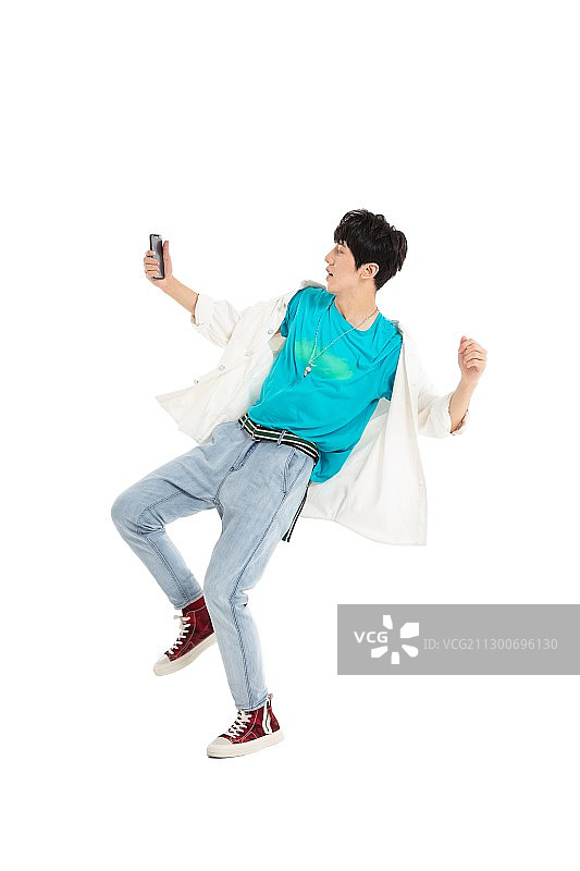 男生夸张的跳跃姿势图片素材