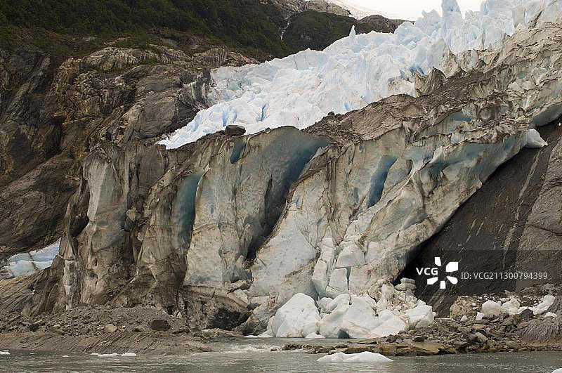 智利巴塔哥尼亚火地岛达尔文国家公园的加里波第冰川图片素材