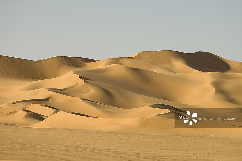 撒哈拉沙漠艾尔格·阿瓦巴里的沙丘，位于利比亚费赞，北非图片素材