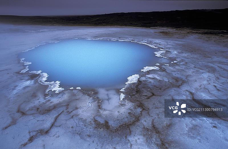 冰岛高地Hveravellir的温泉和聚晶阶地图片素材