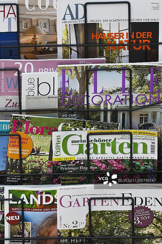 架子上的德国园艺杂志图片素材