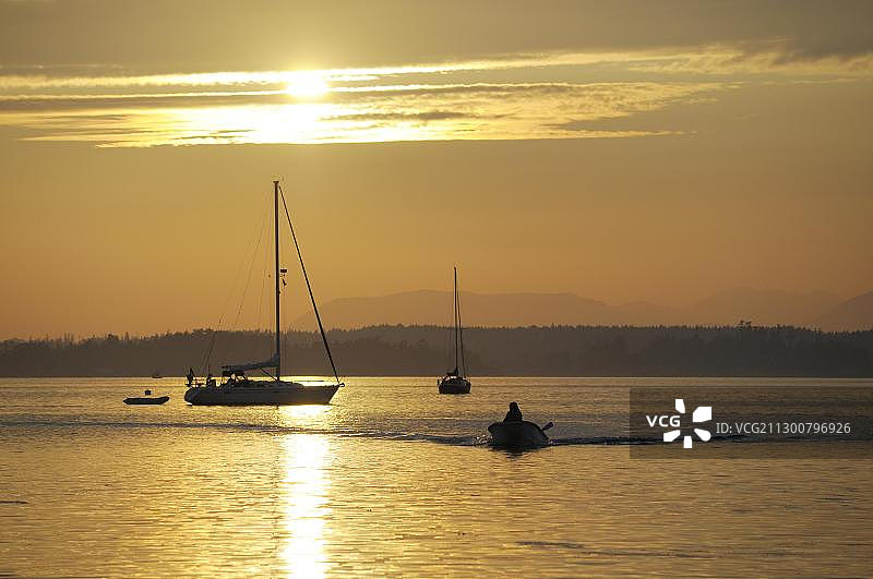 加拿大海湾群岛国家公园保护区悉尼岛的抛锚船图片素材