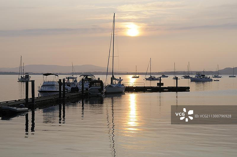 停靠在码头的游船，加拿大海湾群岛国家公园保护区悉尼岛，加拿大不列颠哥伦比亚省，北美图片素材
