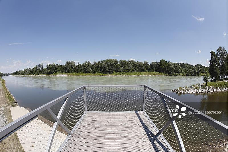 德国巴伐利亚罗森海姆芒法尔公园观景台，位于芒法尔河与因河交汇处图片素材