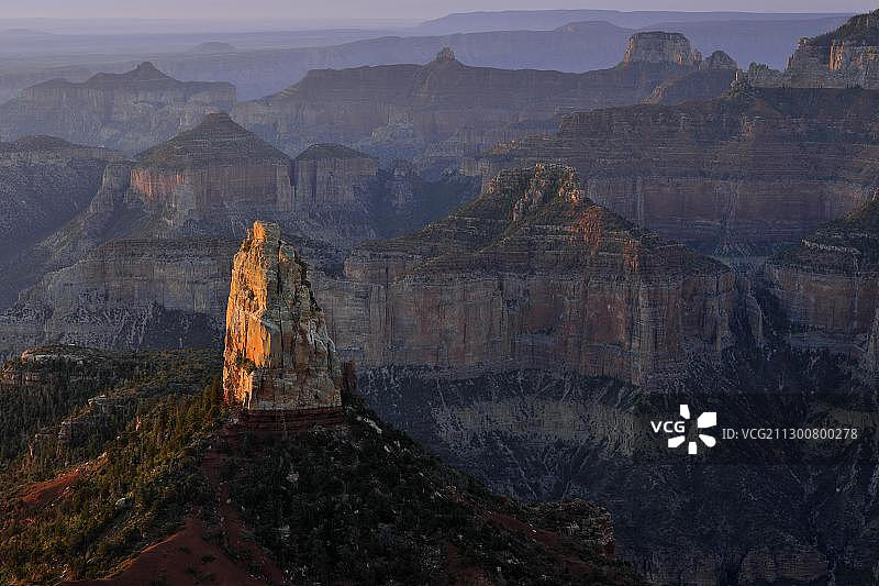 帝国点观海顿山和阿尔萨普孤丘，美国亚利桑那州大峡谷国家公园图片素材
