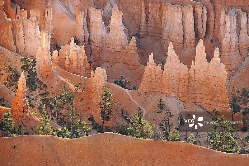 布莱斯峡谷国家公园：维多利亚女王石、皇后花园小径和日落点图片素材