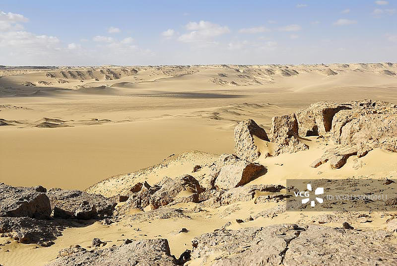 非洲埃及西部沙漠法拉夫拉洼地附近的沙漠景观图片素材