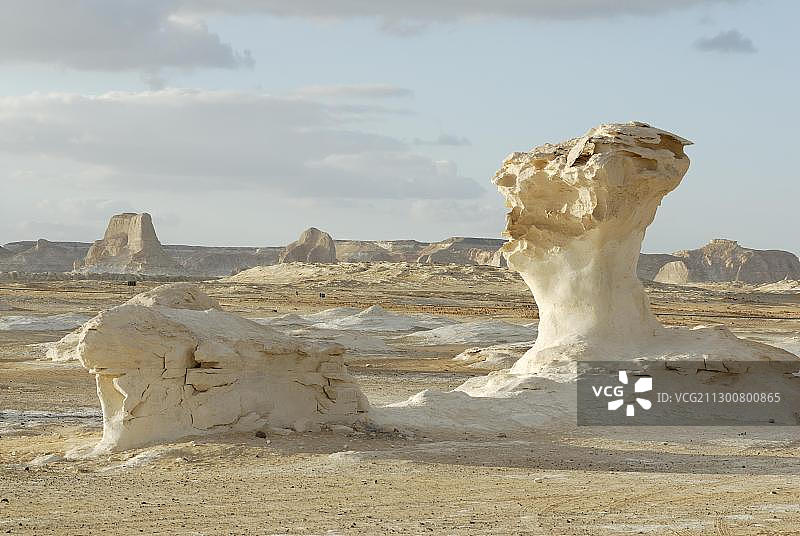 蘑菇状石灰岩，白色沙漠，法拉夫拉绿洲，埃及西部沙漠，非洲图片素材
