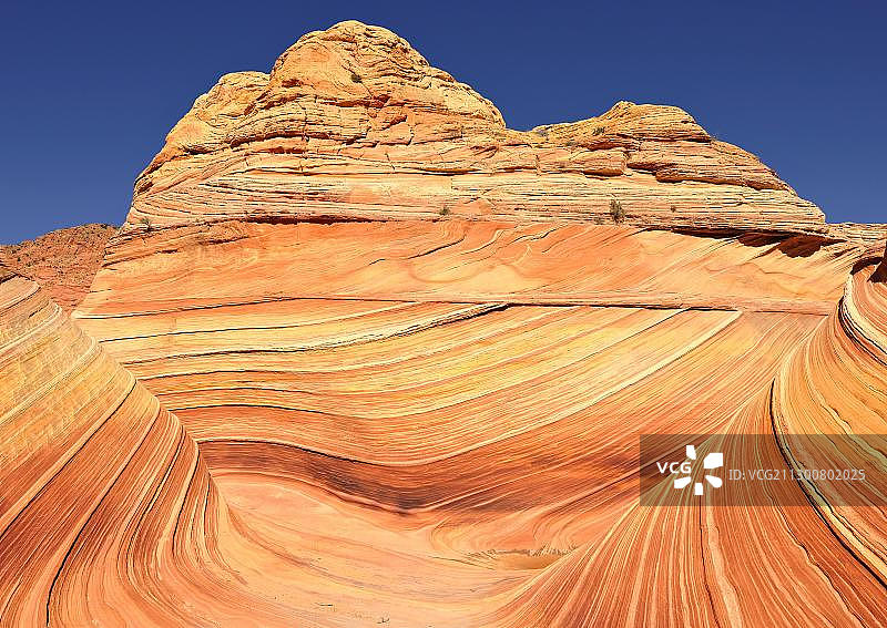 波浪：砂岩岩层，侵蚀的纳瓦霍砂岩波浪与利塞冈环，北美郊狼丘，帕里亚峡谷，朱红悬崖国家纪念地，亚利桑那州，犹他州，美国图片素材