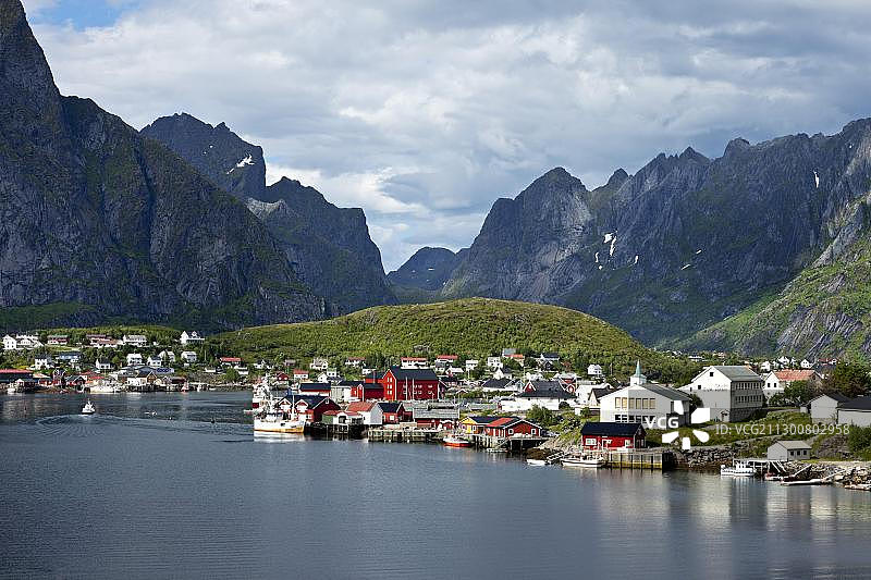 挪威北部罗弗敦群岛莫斯克内斯岛雷讷村风光图片素材