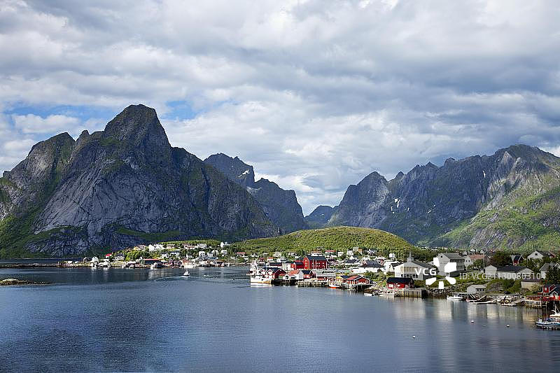 挪威罗弗敦群岛雷讷村鸟瞰图片素材