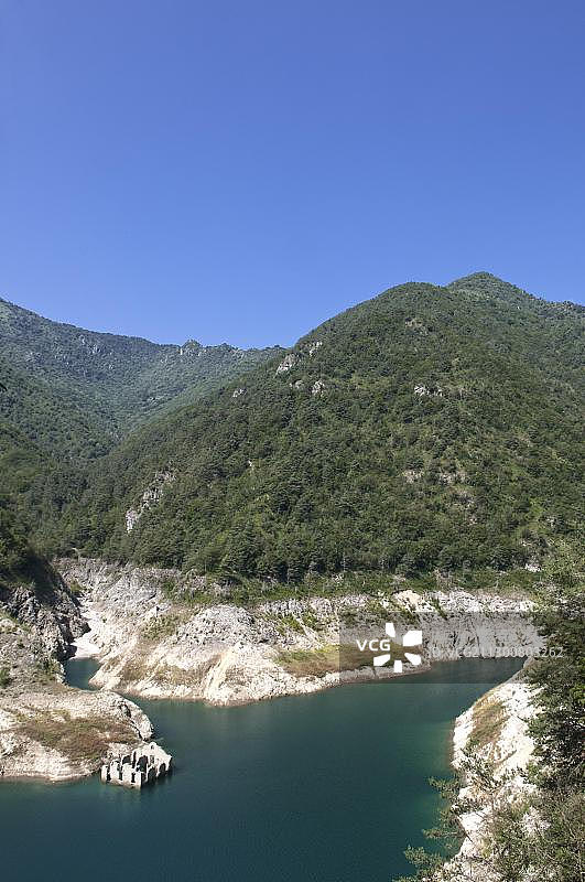 瓦尔韦斯蒂诺湖、军事营房（伦巴第大区布雷西亚，意大利，欧洲）图片素材