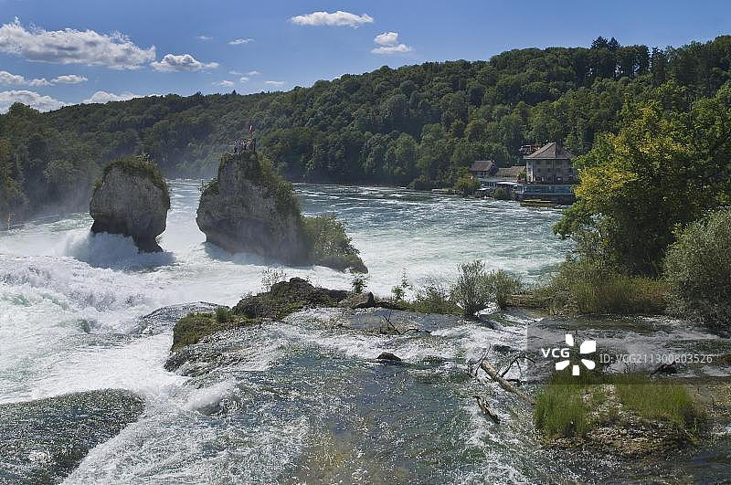 瑞士沙夫豪森附近的莱茵瀑布顶视图图片素材