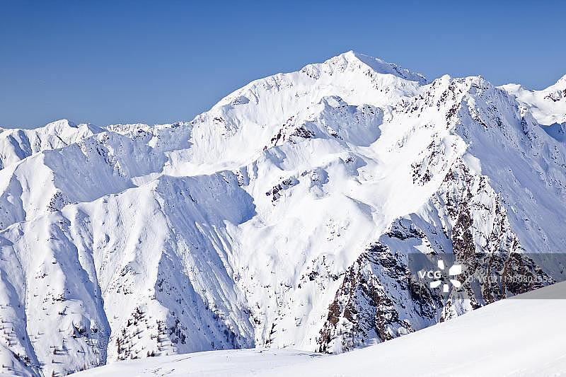 从特伦滕的特纳约赫尔山观看艾德克斯斯皮兹山，意大利上阿迪杰图片素材