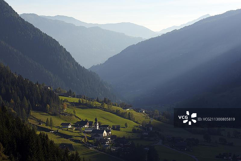 奥地利格罗斯基尔希海姆多拉赫附近的教堂图片素材