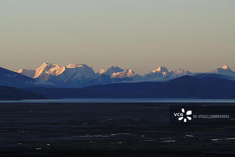 中国西藏阿里地区玛旁雍错湖图片素材