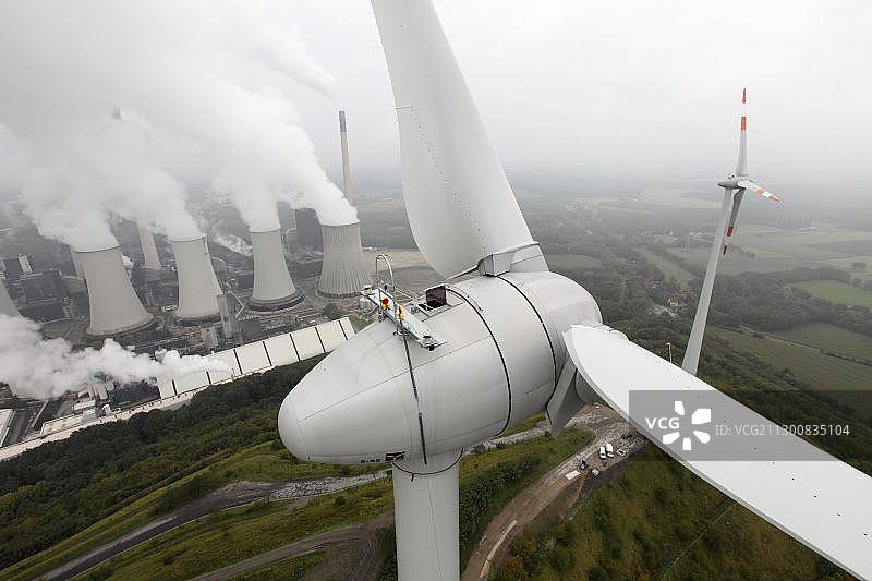 德国北莱茵-威斯特法伦州盖尔森基兴的煤电站风力发电厂图片素材
