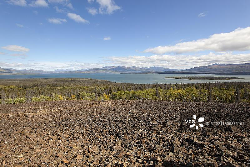 加拿大育空地区克卢恩国家公园冰川湖全景图片素材