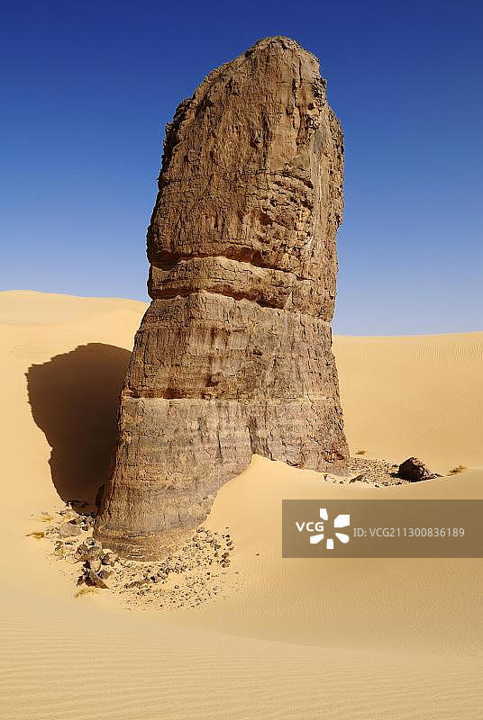 撒哈拉沙漠塔西利杜霍加尔的砂岩岩层，阿尔及利亚图片素材