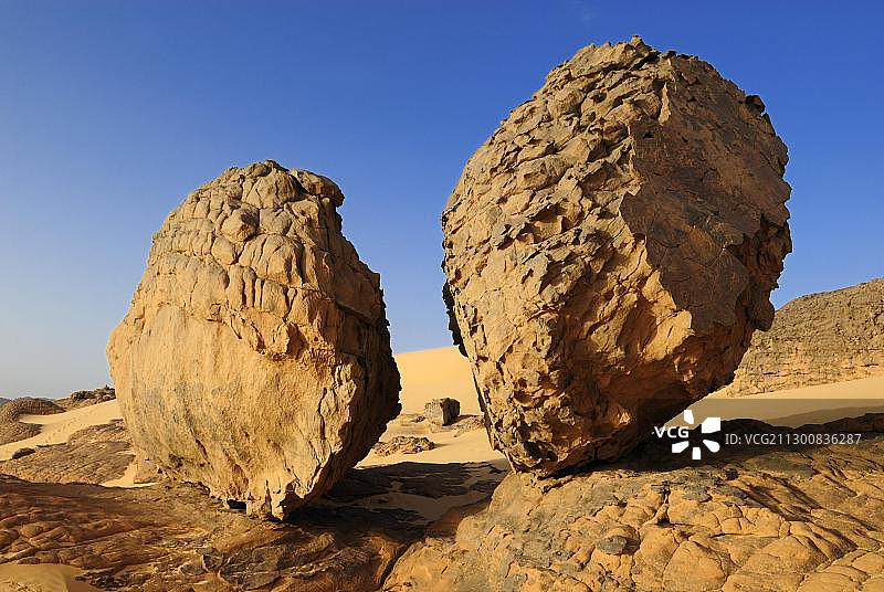 阿尔及利亚撒哈拉沙漠塔西利杜霍加尔砂岩地貌图片素材