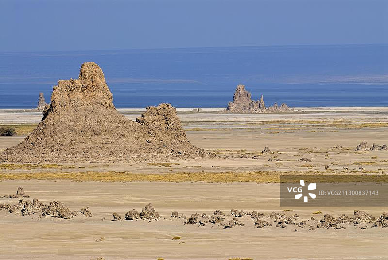 非洲吉布提阿贝湖的岩层地貌图片素材