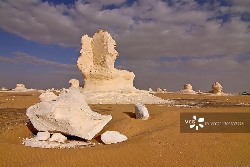 埃及西部沙漠的岩层图片素材