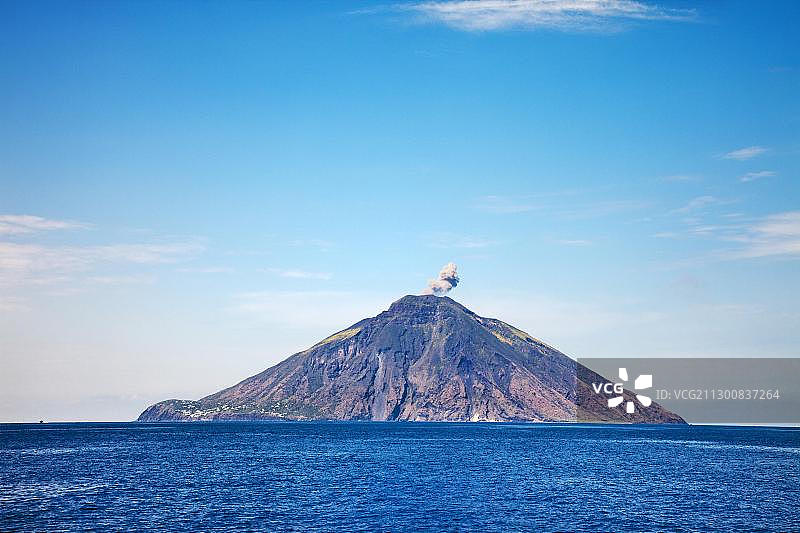 意大利西西里岛斯特龙博利火山岛图片素材
