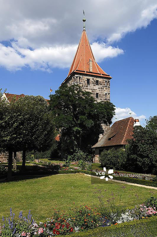 蒂尔加特纳托尔图姆塔,13世纪晚期,纽伦堡城堡花园的一部分,靠近蒂尔加特纳托尔门,德国巴伐利亚州中弗兰肯图片素材