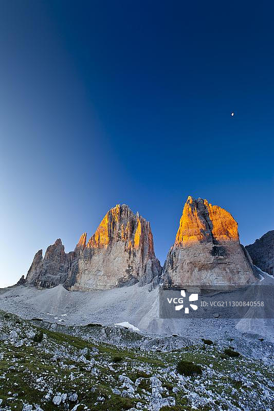 意大利多洛米蒂山脉朗瓦雷多三峰图片素材